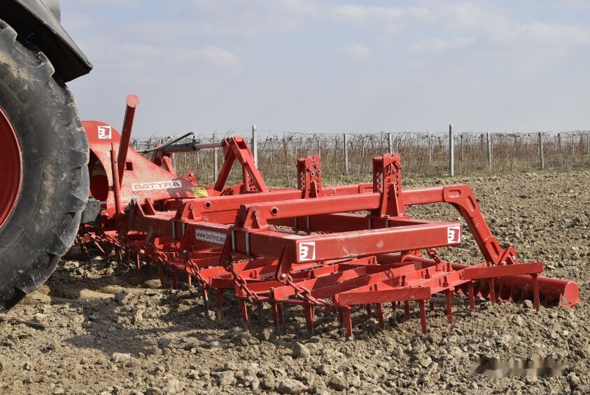 New Batyra, Brunner - brona polowa składana hydraulicznie 4,0m - Spring tine harrow: picture 4 New Batyra, Brunner - brona polowa składana hydraulicznie 4,0m - Spring tine harrow: picture 4