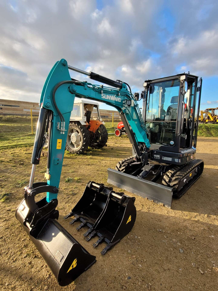 Mini excavator Mini Pelle Sunward SWE 25UF: picture 1