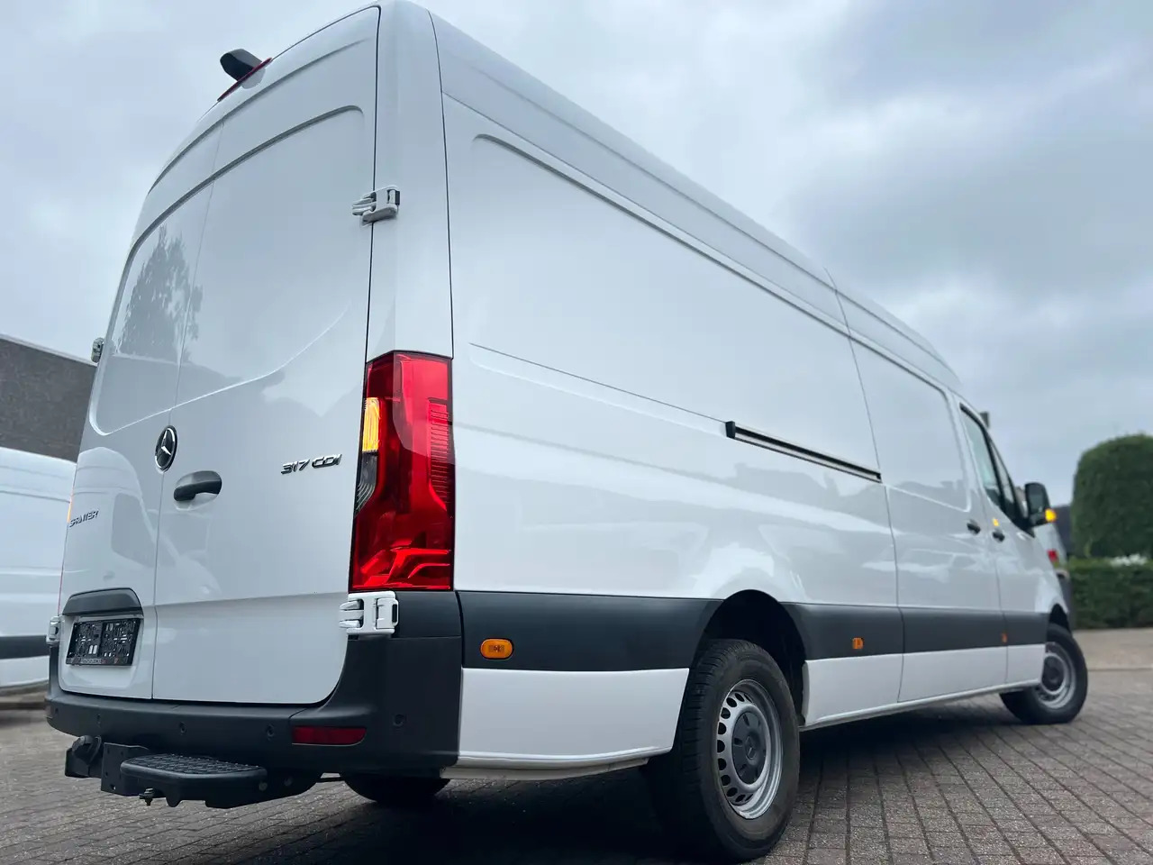 Mercedes-Benz Sprinter 317 L3H2 (38.250ex) 3.5T SLEEP|CARPLAY|CAMERA|PTS - Panel van: picture 4 Mercedes-Benz Sprinter 317 L3H2 (38.250ex) 3.5T SLEEP|CARPLAY|CAMERA|PTS - Panel van: picture 4