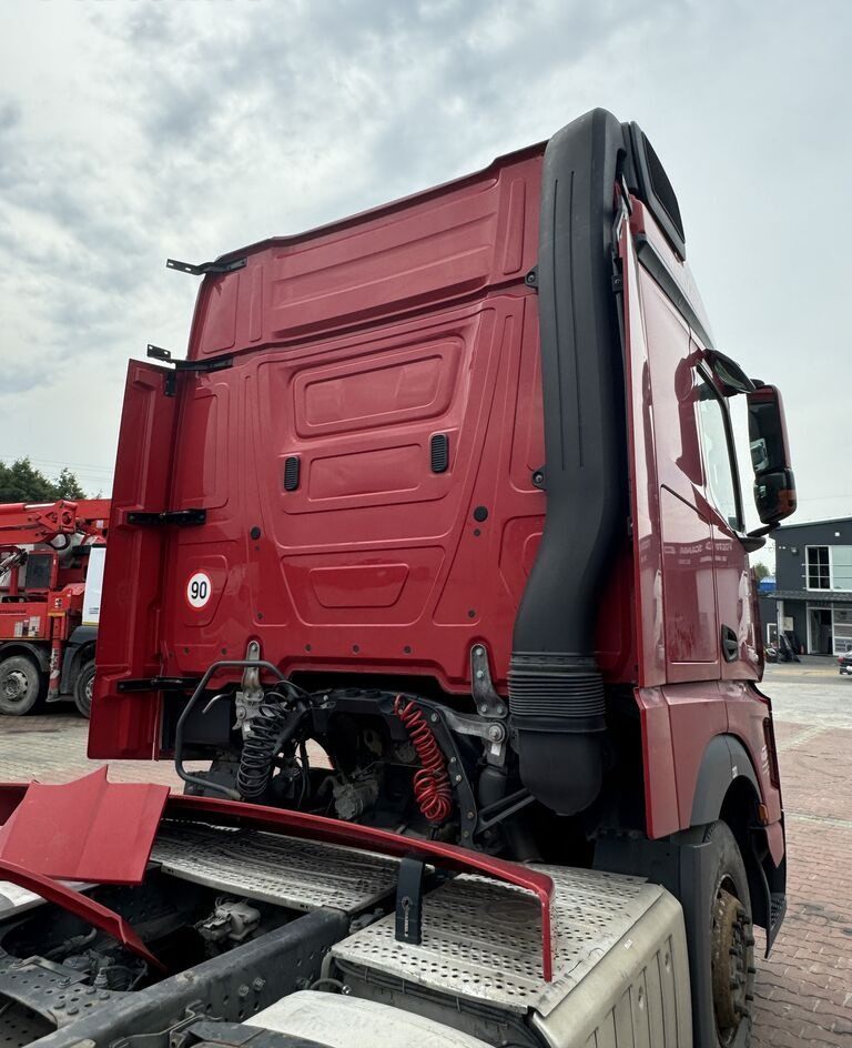 Mercedes-Benz ACTROS MP 4 2018 ROK truck - Cab for Truck: picture 4 Mercedes-Benz ACTROS MP 4 2018 ROK truck - Cab for Truck: picture 4