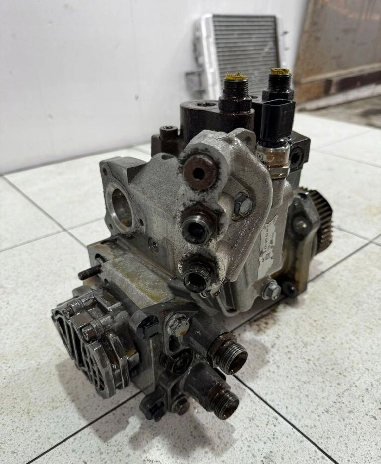 Mercedes-Benz Actros MP 4 A4700900850 truck - Fuel pump for Truck: picture 2 Mercedes-Benz Actros MP 4 A4700900850 truck - Fuel pump for Truck: picture 2