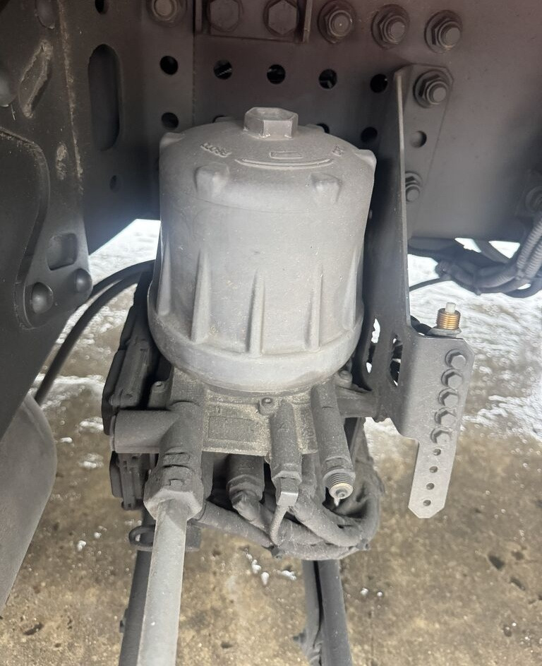 Zawór Osuszacz Powietrza Mercedes Actros MP 4 Antos Mercedes-Benz Actros MP4 Antos - Brake parts for Truck: picture 1 Zawór Osuszacz Powietrza Mercedes Actros MP 4 Antos Mercedes-Benz Actros MP4 Antos - Brake parts for Truck: picture 1