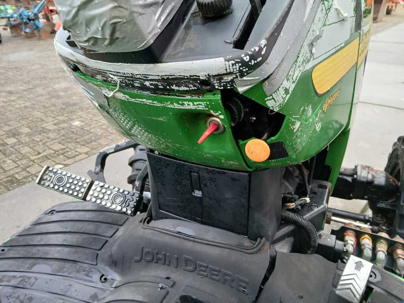 John Deere 4310 - Farm tractor: picture 2 John Deere 4310 - Farm tractor: picture 2