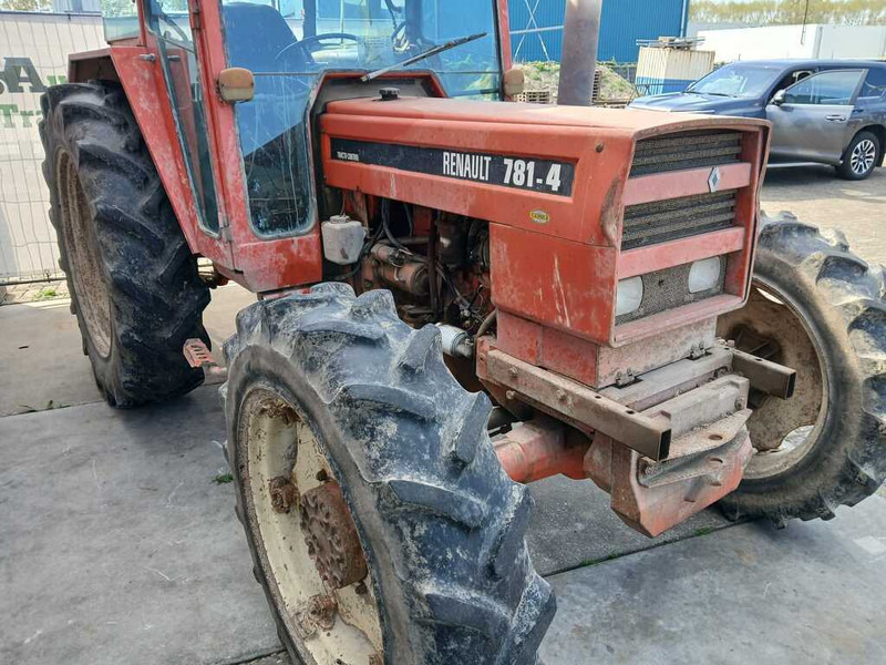 Farm tractor Renault 781-4: picture 10