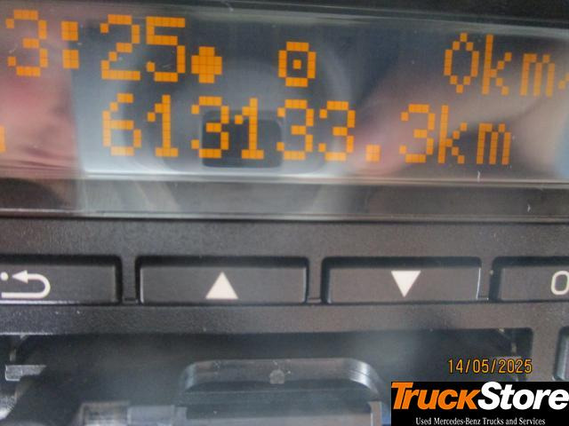 Mercedes-Benz Actros 2548 - Curtainsider truck: picture 2 Mercedes-Benz Actros 2548 - Curtainsider truck: picture 2