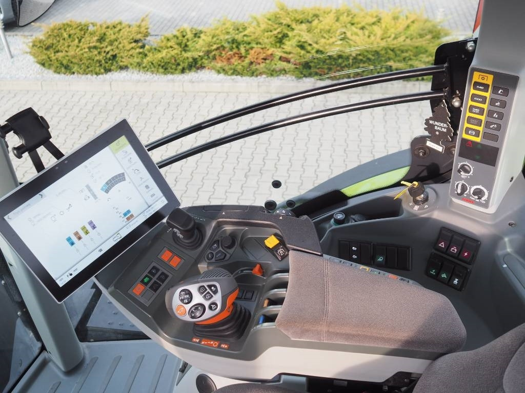 Farm tractor Claas Axion 850 CEBIS: picture 8