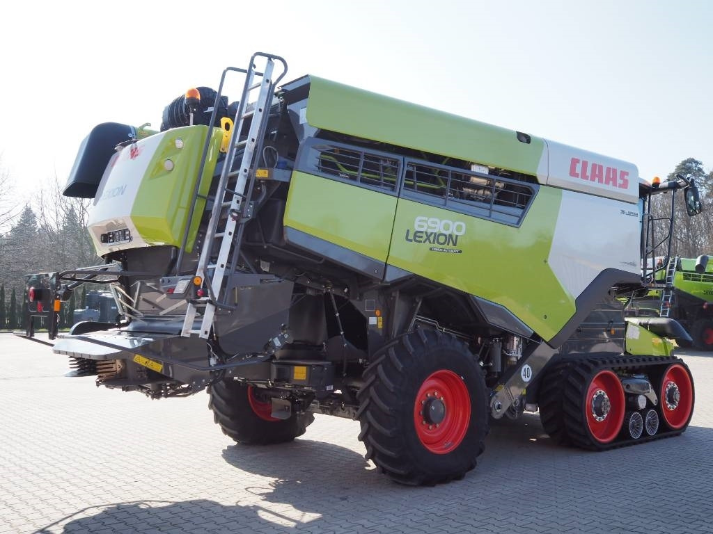 Claas Lexion 6900TT CEMOS + V930 - Combine harvester: picture 3 Claas Lexion 6900TT CEMOS + V930 - Combine harvester: picture 3