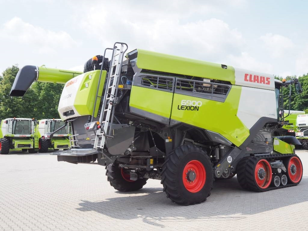 Claas Lexion 6900TT + V770 - Combine harvester: picture 3 Claas Lexion 6900TT + V770 - Combine harvester: picture 3