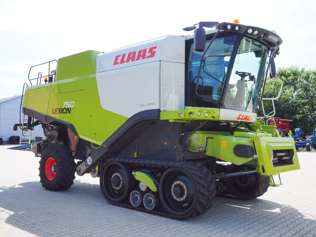 Claas Lexion 750TT + V900 - Combine harvester: picture 4 Claas Lexion 750TT + V900 - Combine harvester: picture 4