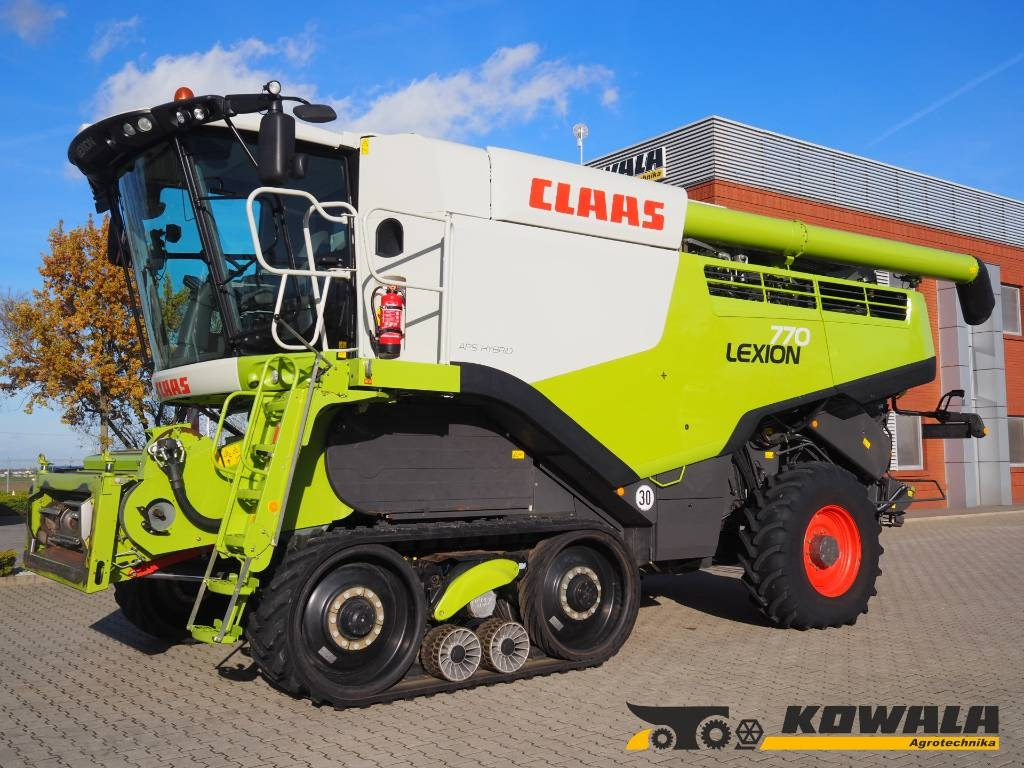 Claas Lexion 770TT 4x4 + V1200 - Combine harvester: picture 1 Claas Lexion 770TT 4x4 + V1200 - Combine harvester: picture 1