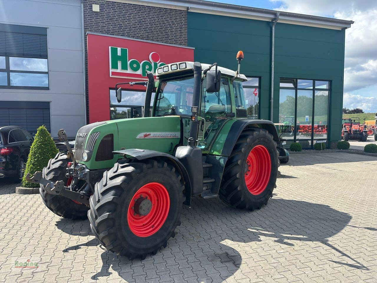 Fendt 714 Com 1 - Farm tractor: picture 1 Fendt 714 Com 1 - Farm tractor: picture 1