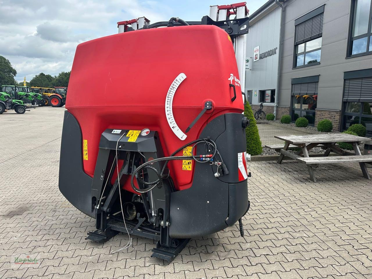 Kverneland IXter B18 1.800 iXsray - Tractor mounted sprayer: picture 5 Kverneland IXter B18 1.800 iXsray - Tractor mounted sprayer: picture 5