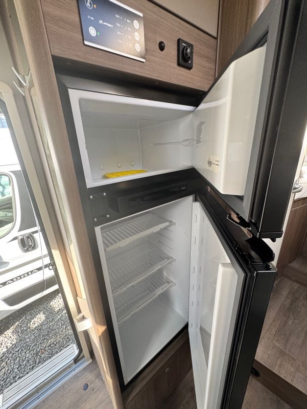 Leasing of CARADO T447 PRO+ , camera, radio, awning, bike holder, LPG, ALU CARADO T447 PRO+ , camera, radio, awning, bike holder, LPG, ALU: picture 16