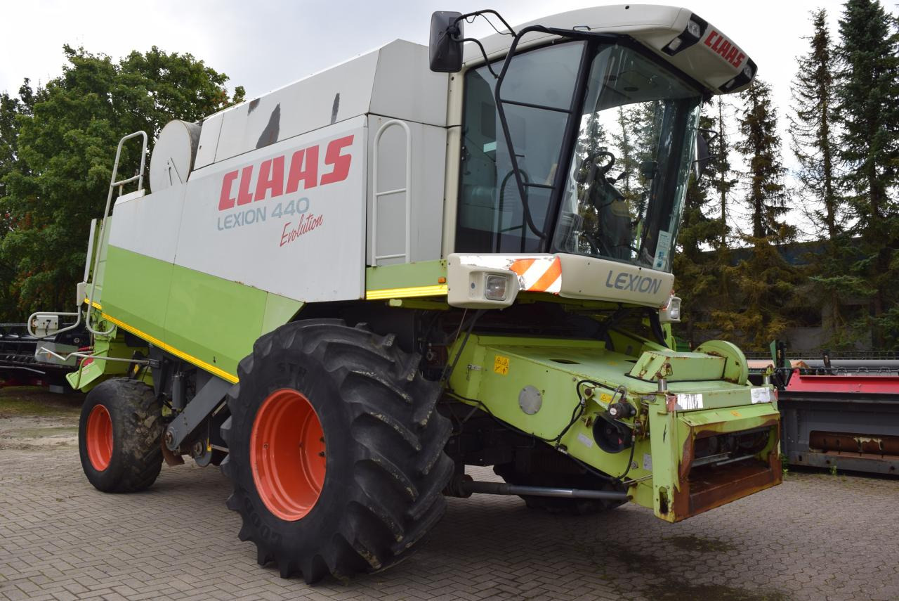 CLAAS Lexion 440 Evolution - Combine harvester: picture 1 CLAAS Lexion 440 Evolution - Combine harvester: picture 1