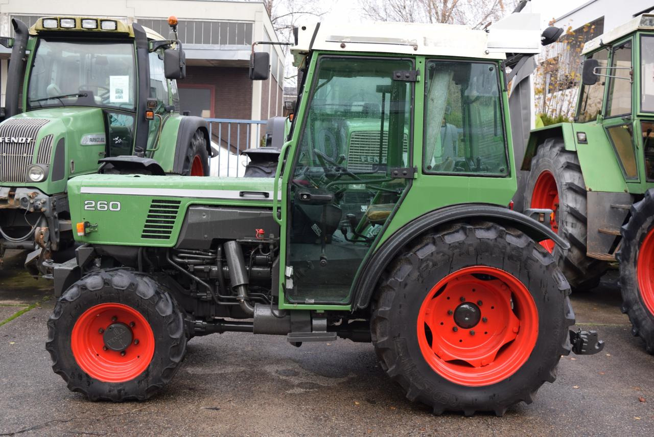 Fendt Farmer 260 V *Schmalspur* - Farm tractor: picture 1 Fendt Farmer 260 V *Schmalspur* - Farm tractor: picture 1