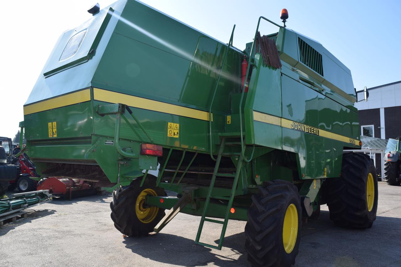 Combine harvester John Deere 2064: picture 6 Combine harvester John Deere 2064: picture 6