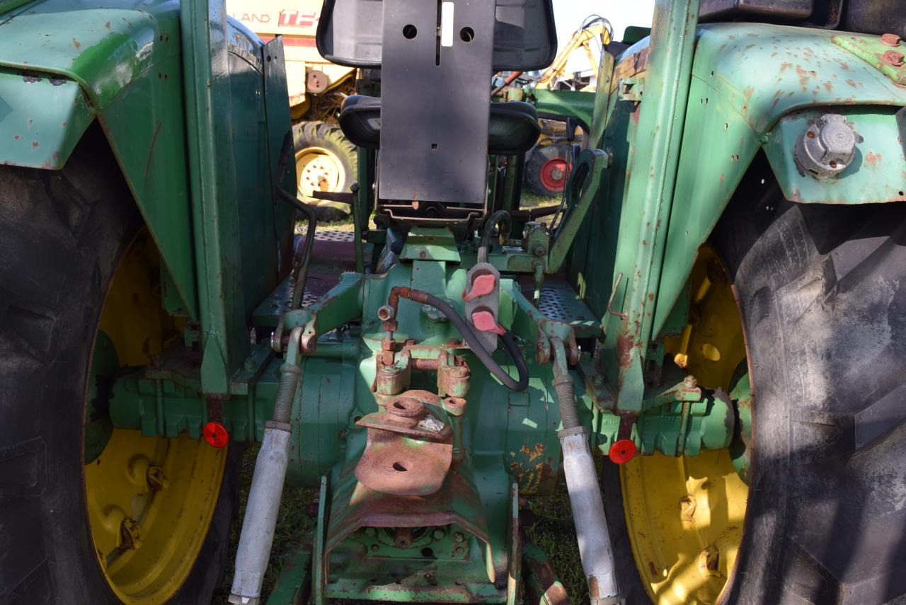 John Deere 2130 - Farm tractor: picture 4 John Deere 2130 - Farm tractor: picture 4