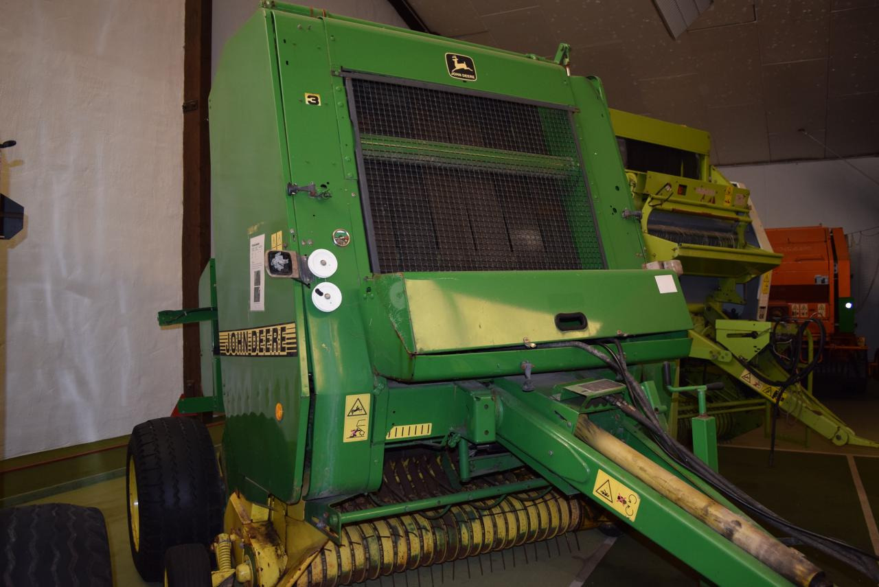 John Deere 580 - Round baler: picture 3 John Deere 580 - Round baler: picture 3
