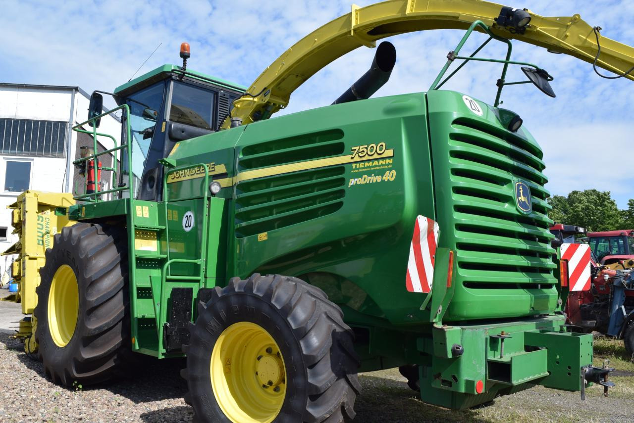 John Deere 7400 - Forage harvester: picture 3 John Deere 7400 - Forage harvester: picture 3