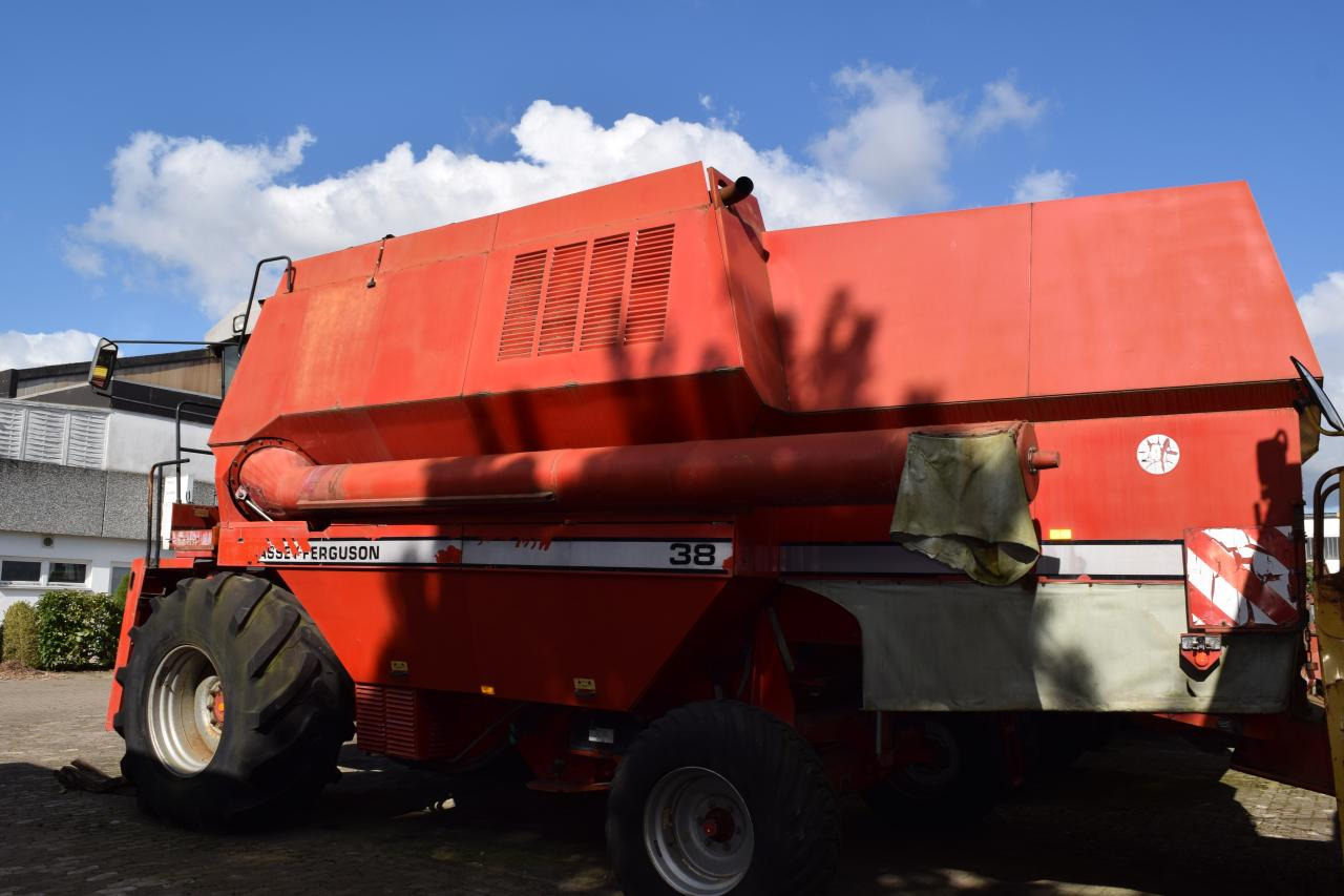 Massey Ferguson MF 38 - Combine harvester: picture 4 Massey Ferguson MF 38 - Combine harvester: picture 4
