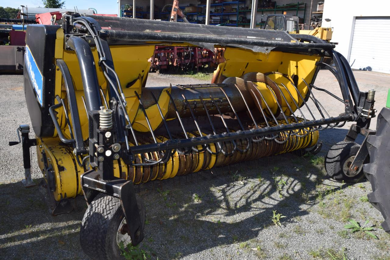 New Holland 273 *Pick Up* - Forage harvester attachment: picture 1 New Holland 273 *Pick Up* - Forage harvester attachment: picture 1