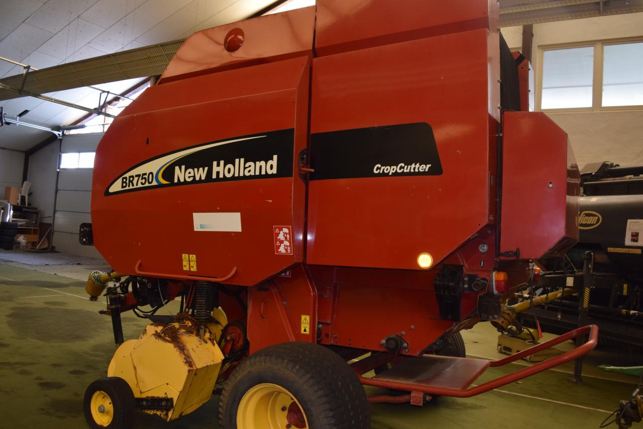 New Holland BR 750 CropCutter - Round baler: picture 4 New Holland BR 750 CropCutter - Round baler: picture 4