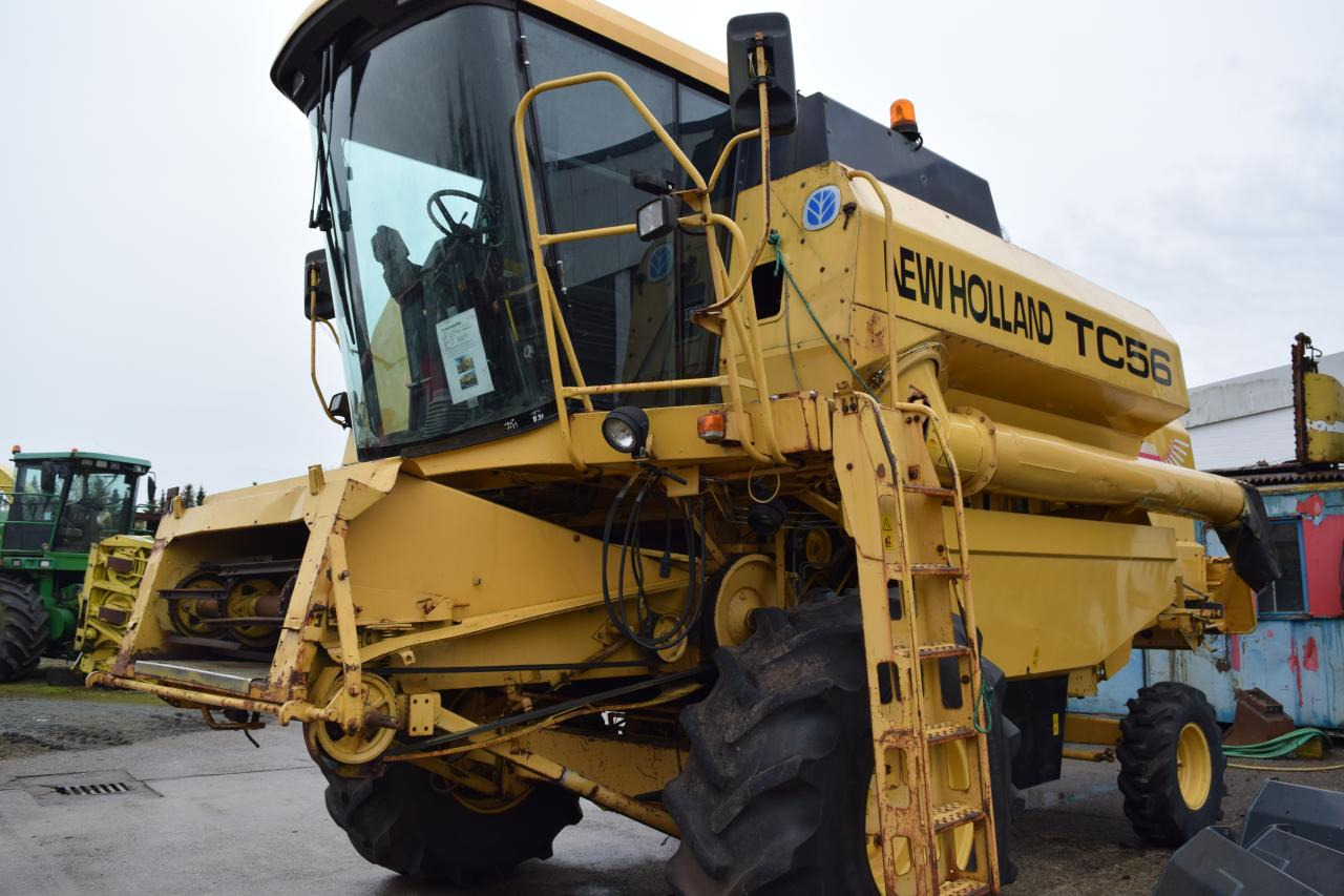 New Holland TC 56 - Combine harvester: picture 2 New Holland TC 56 - Combine harvester: picture 2