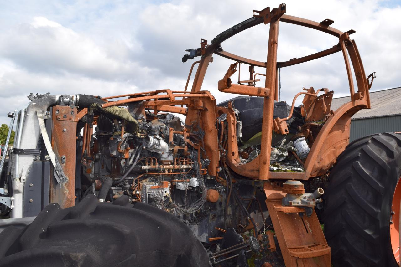 Valtra T234 *zur Teileverwertung* - Farm tractor: picture 4 Valtra T234 *zur Teileverwertung* - Farm tractor: picture 4