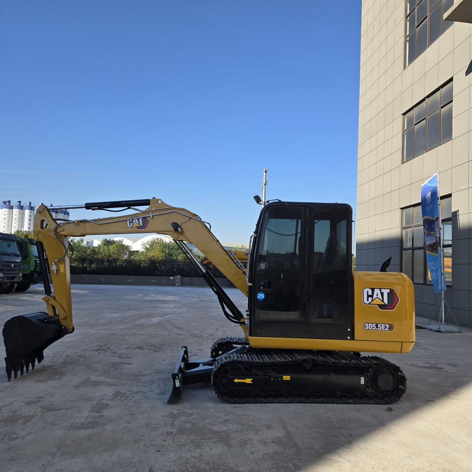 CATERPILLAR 305.5E2 - Mini excavator: picture 1 CATERPILLAR 305.5E2 - Mini excavator: picture 1