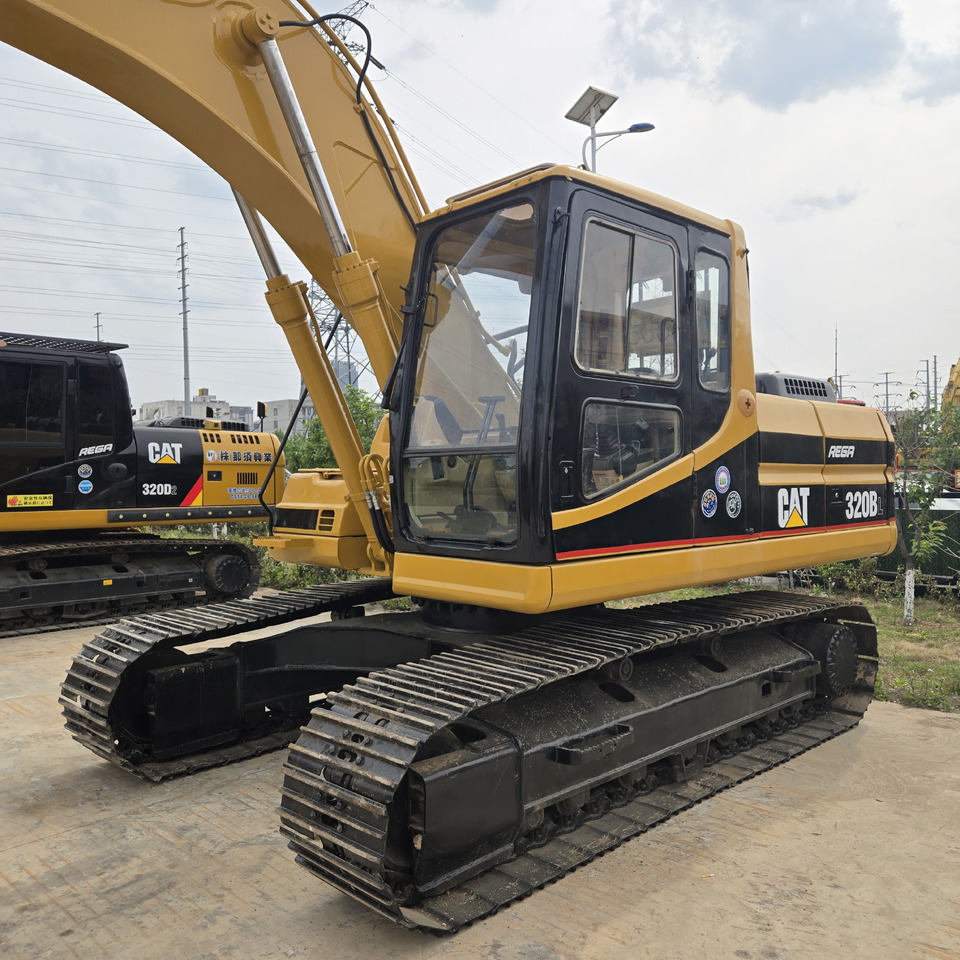 Crawler excavator CATERPILLAR 320BL: picture 6
