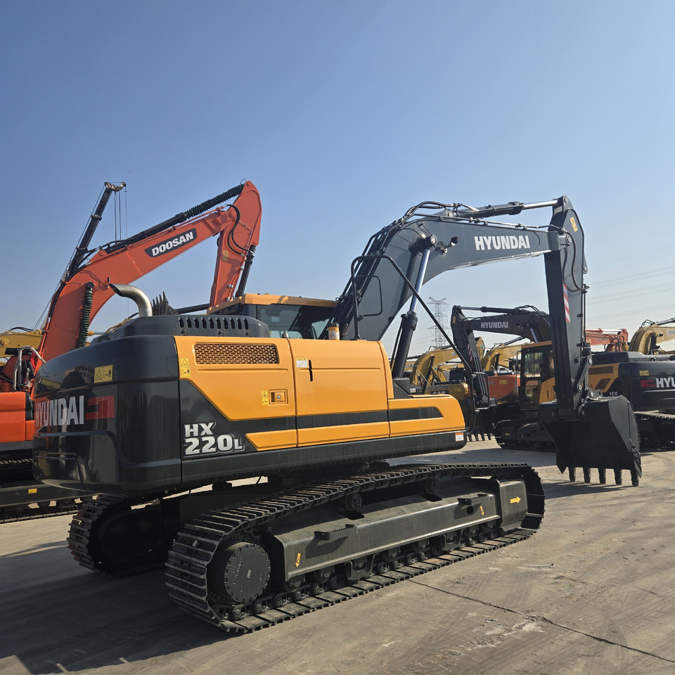 HYUNDAI HX220L - Crawler excavator: picture 4 HYUNDAI HX220L - Crawler excavator: picture 4