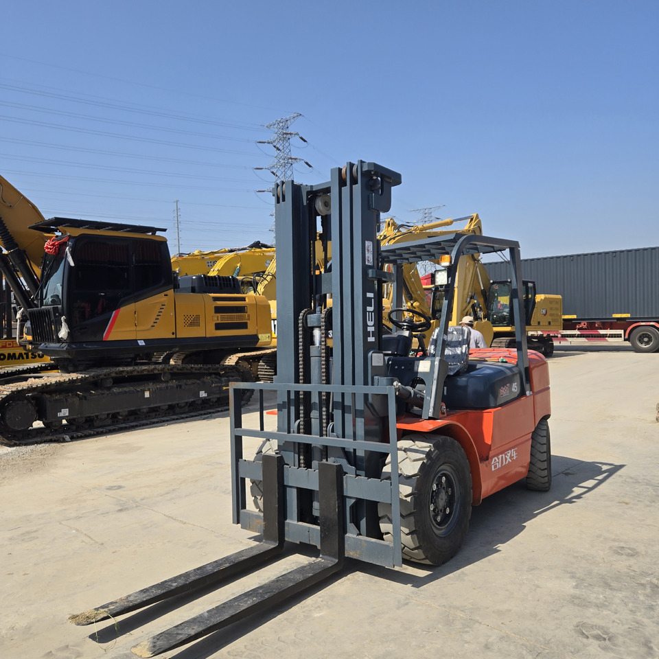 Heli CPCD45 - Diesel forklift: picture 2 Heli CPCD45 - Diesel forklift: picture 2