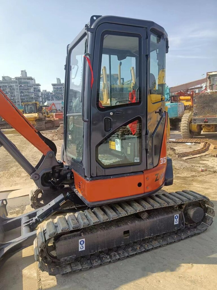 Hitachi ZX35U-5A - Mini excavator: picture 3 Hitachi ZX35U-5A - Mini excavator: picture 3