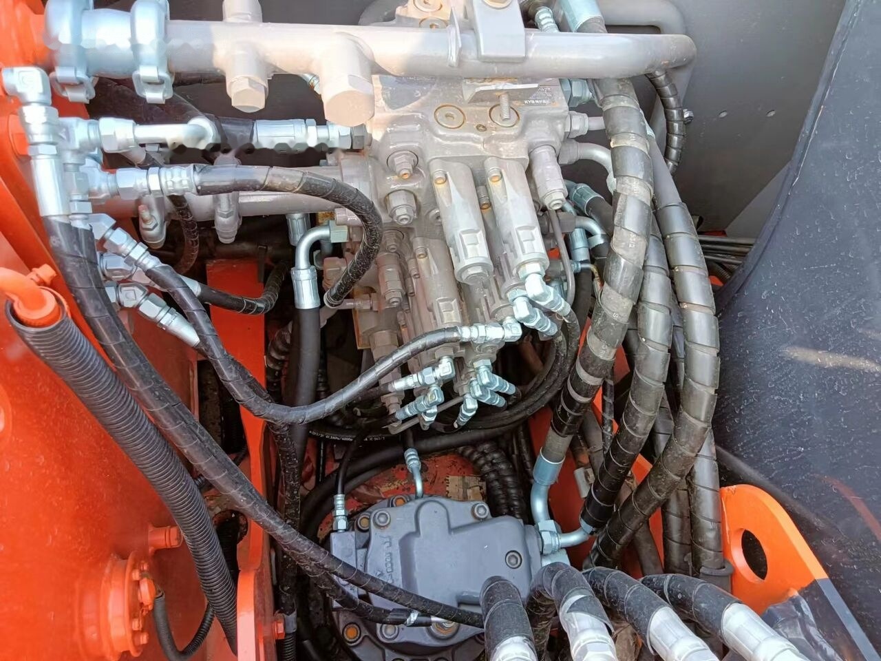 Mini excavator Hitachi ZX70: picture 8