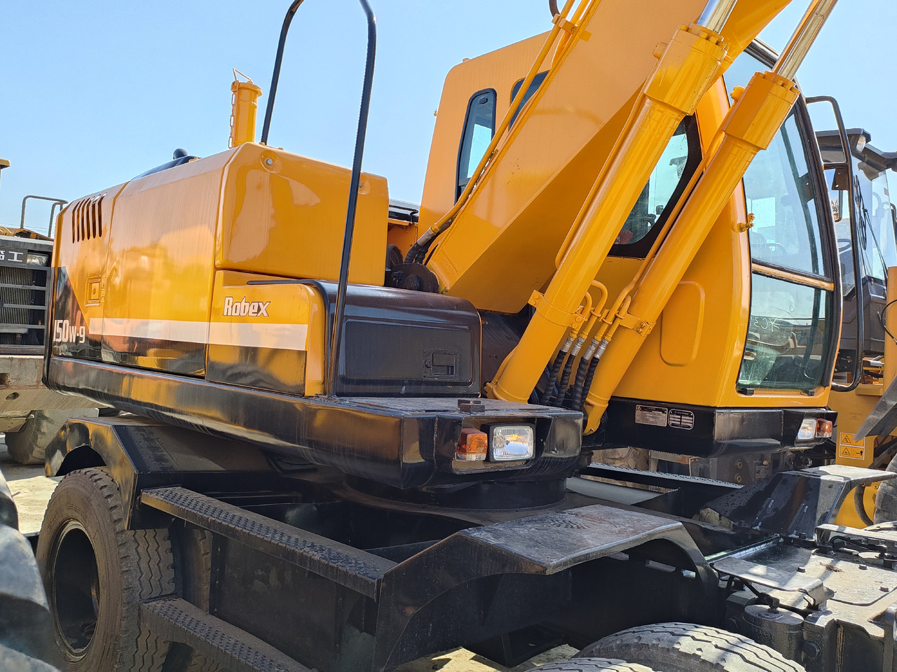Hyundai R150W-9 - Wheel excavator: picture 4 Hyundai R150W-9 - Wheel excavator: picture 4