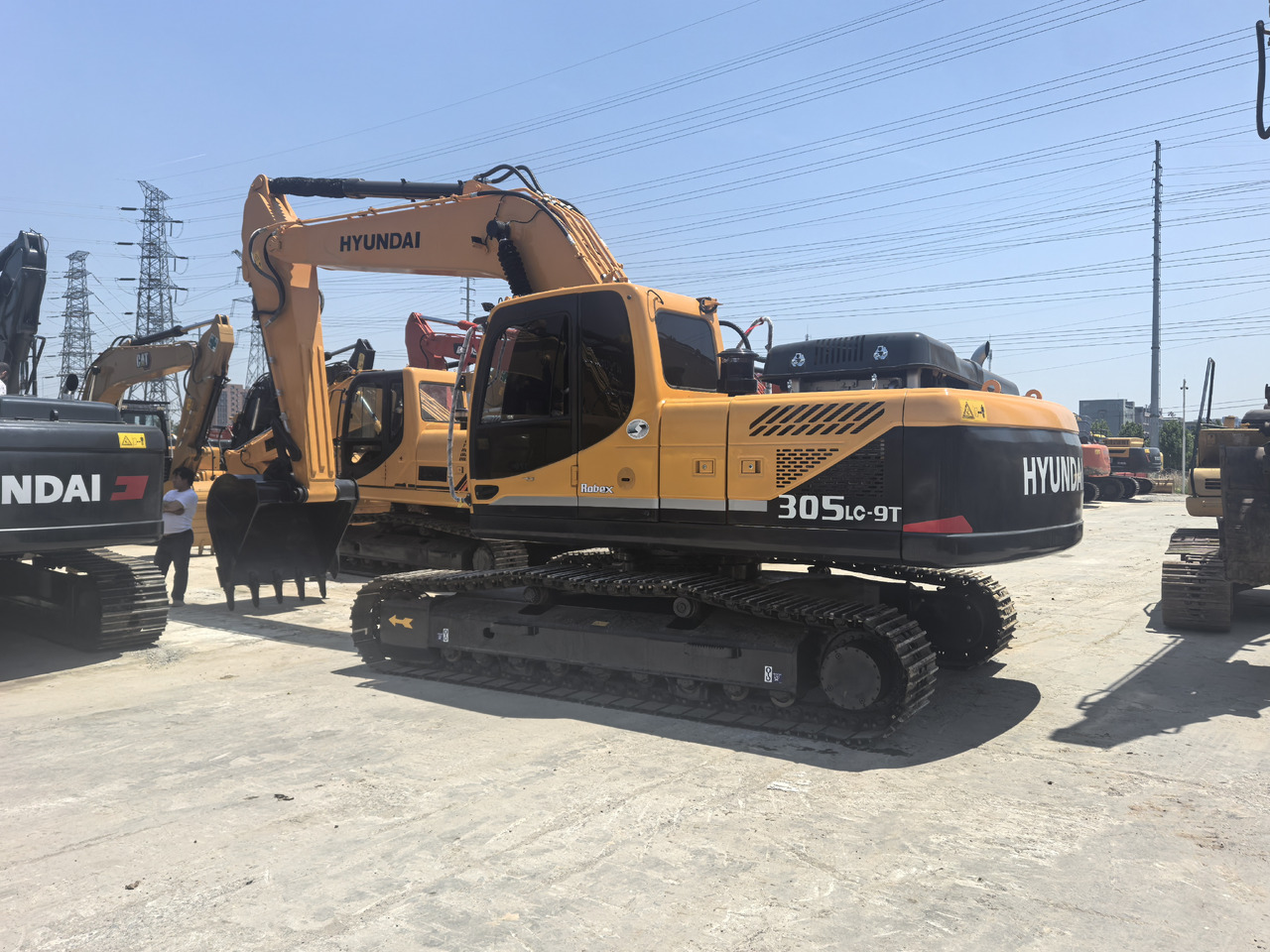 Hyundai R305LC-9T - Crawler excavator: picture 1 Hyundai R305LC-9T - Crawler excavator: picture 1