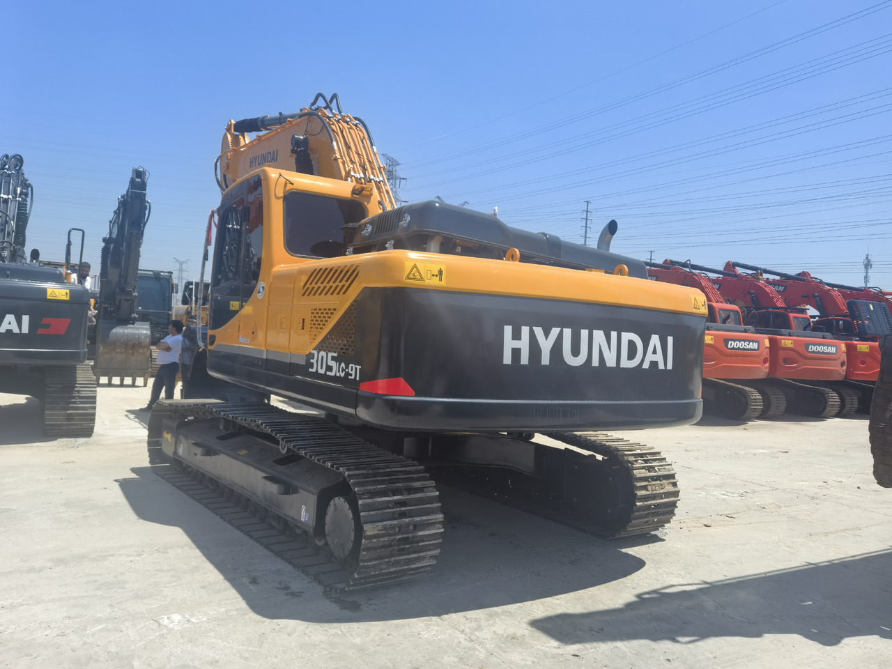 Hyundai R305LC-9T - Crawler excavator: picture 2 Hyundai R305LC-9T - Crawler excavator: picture 2