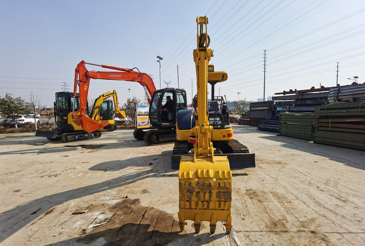 KOMATSU PC40MR - Mini excavator: picture 3 KOMATSU PC40MR - Mini excavator: picture 3