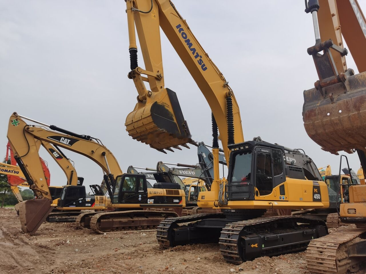 Komatsu PC450-8 - Crawler excavator: picture 2 Komatsu PC450-8 - Crawler excavator: picture 2