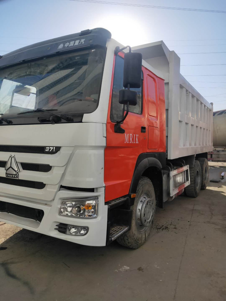 SINOTRUK HOWO - Tipper: picture 2 SINOTRUK HOWO - Tipper: picture 2