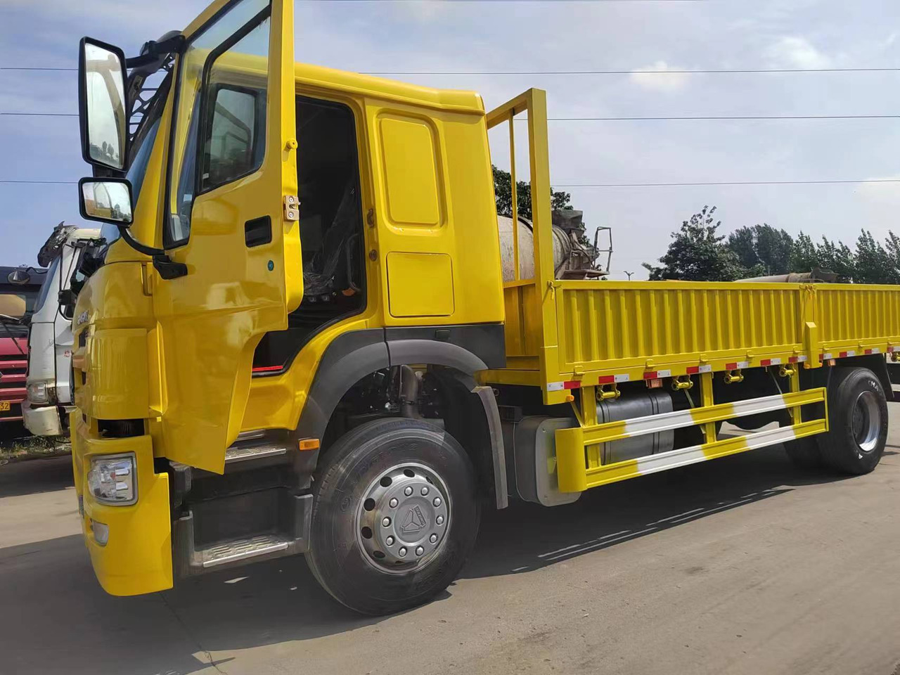 SINOTRUK HOWO - Tipper: picture 3 SINOTRUK HOWO - Tipper: picture 3