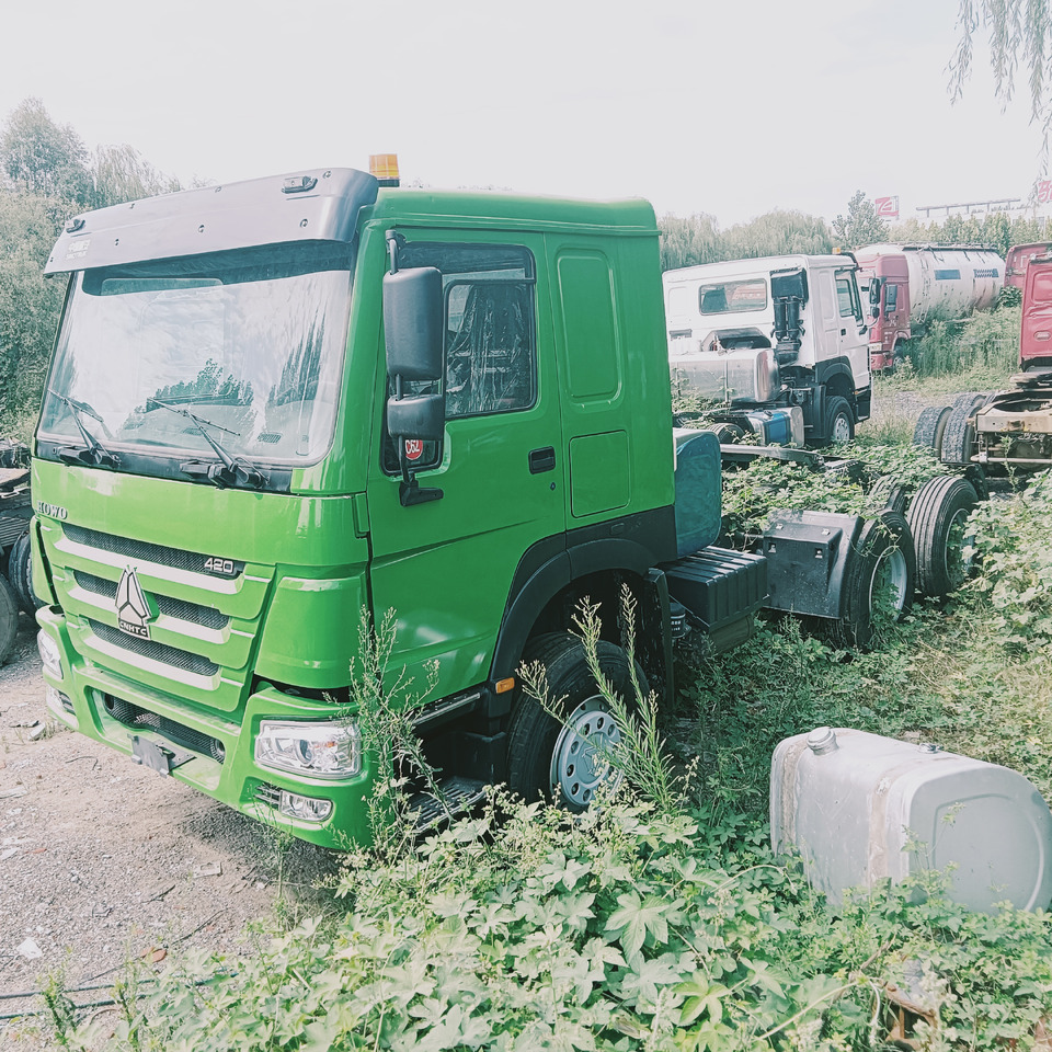 SINOTRUK HOWO - Tractor unit: picture 2 SINOTRUK HOWO - Tractor unit: picture 2