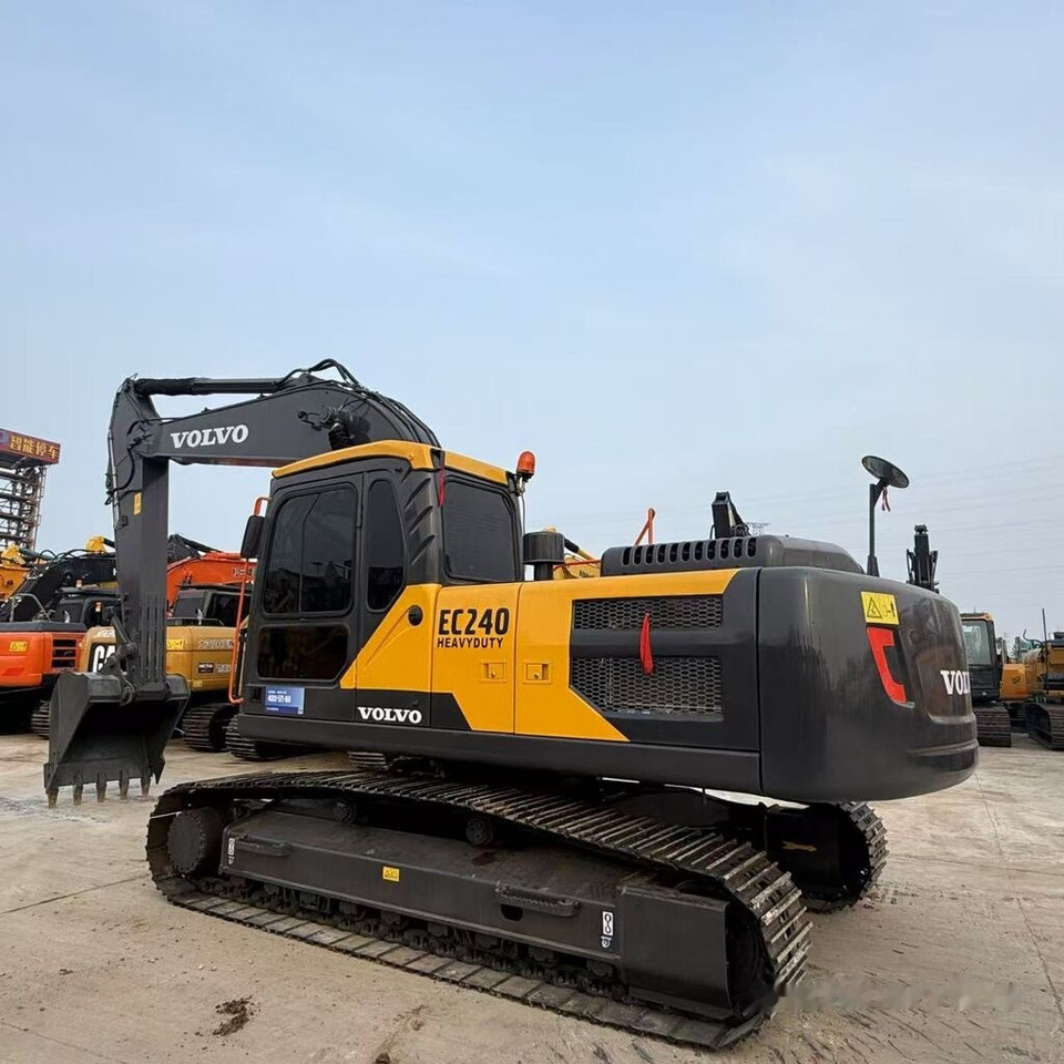 Volvo EC240 - Crawler excavator: picture 1 Volvo EC240 - Crawler excavator: picture 1