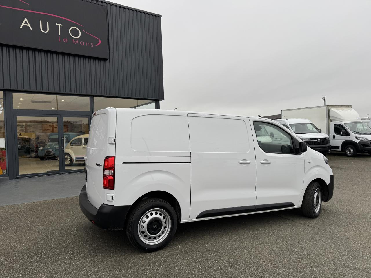 CITROEN Jumpy M 2.0 BlueHDi - 145 S&S - BV EAT8 III FOURGON . PHASE 2 - Panel van: picture 5 CITROEN Jumpy M 2.0 BlueHDi - 145 S&S - BV EAT8 III FOURGON . PHASE 2 - Panel van: picture 5