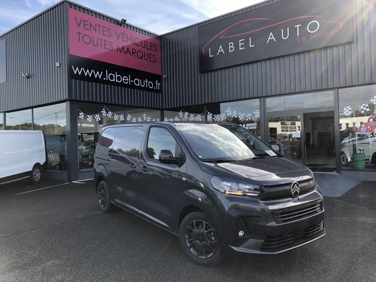 CITROEN Jumpy M 2.0 BlueHDi - 180 S&S - BV EAT8 III FOURGON . PHASE 2 - Panel van: picture 1 CITROEN Jumpy M 2.0 BlueHDi - 180 S&S - BV EAT8 III FOURGON . PHASE 2 - Panel van: picture 1