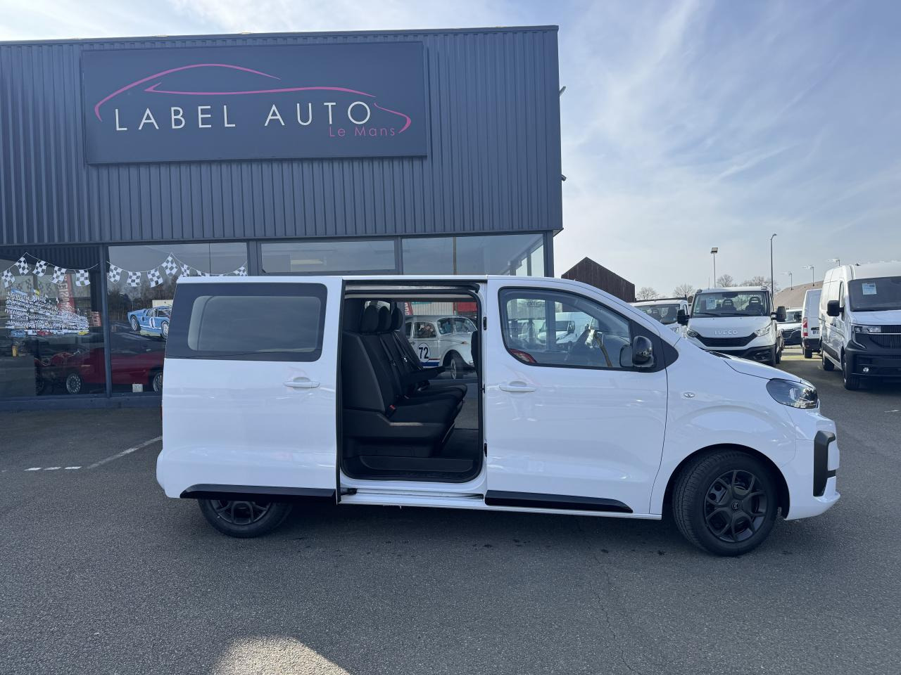 CITROEN jumpy M 2.0 HDI 180 EAT-8 CABINE APPROFONDIE 5 PLACES - Combi van: picture 3 CITROEN jumpy M 2.0 HDI 180 EAT-8 CABINE APPROFONDIE 5 PLACES - Combi van: picture 3
