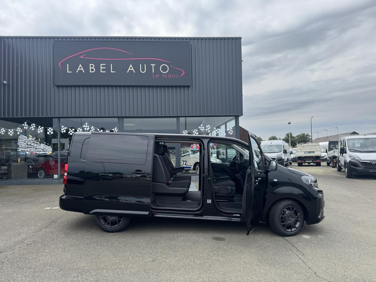Citroen Jumpy XL 2.0 BLUEHDI 180CH S&S CABINE APPROFONDIE FIXE EAT8 5 PLACES - Combi van: picture 2 Citroen Jumpy XL 2.0 BLUEHDI 180CH S&S CABINE APPROFONDIE FIXE EAT8 5 PLACES - Combi van: picture 2