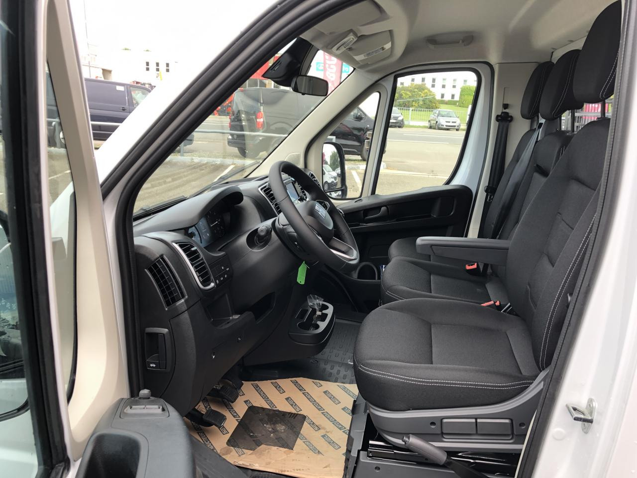 FIAT Ducato Maxi 3.5 XL 2.2 - 180 S&S III PLATEAU CABINE Plateau cabine Maxi 3.5 XL PHASE 4 - Flatbed van: picture 5 FIAT Ducato Maxi 3.5 XL 2.2 - 180 S&S III PLATEAU CABINE Plateau cabine Maxi 3.5 XL PHASE 4 - Flatbed van: picture 5