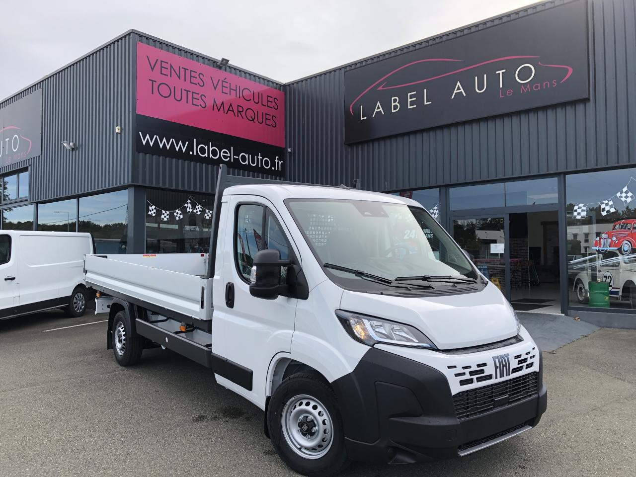 FIAT Ducato Maxi 3.5 XL 2.2 - 180 S&S III PLATEAU CABINE Plateau cabine Maxi 3.5 XL PHASE 4 - Flatbed van: picture 2 FIAT Ducato Maxi 3.5 XL 2.2 - 180 S&S III PLATEAU CABINE Plateau cabine Maxi 3.5 XL PHASE 4 - Flatbed van: picture 2