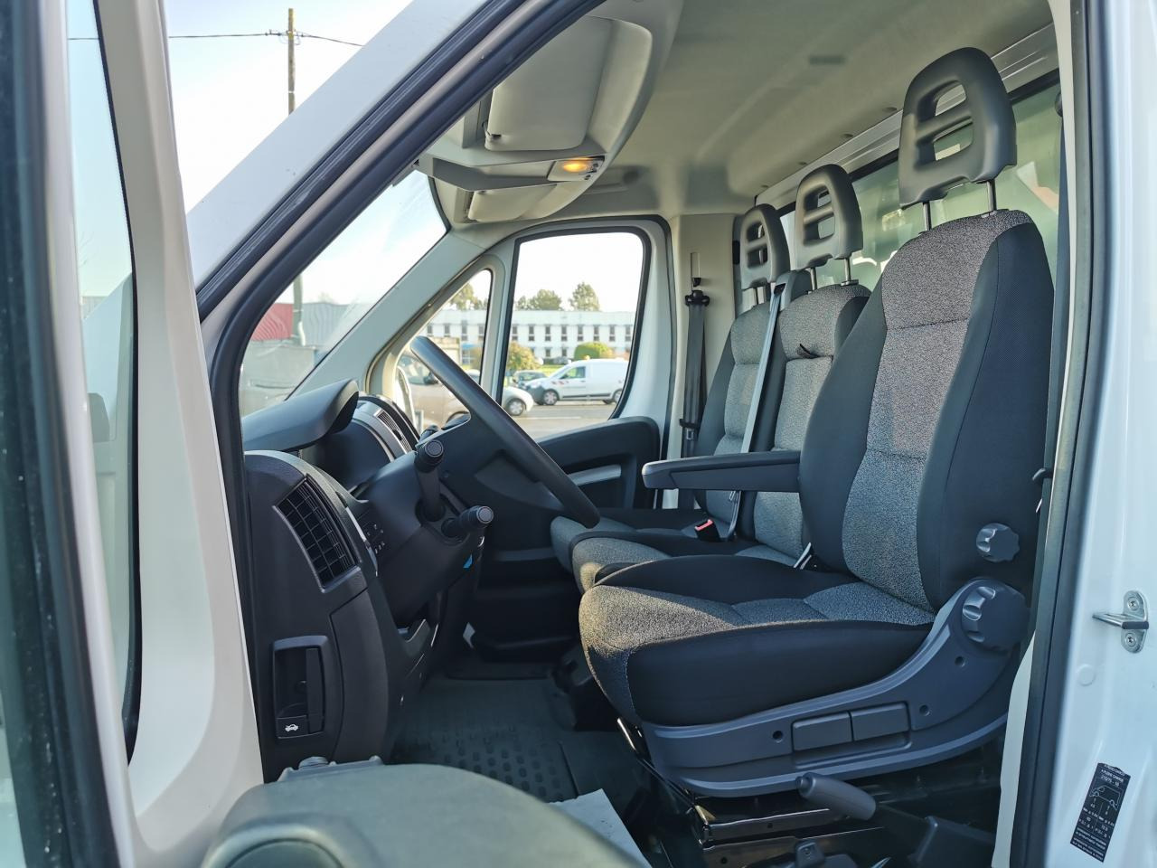 FIAT Ducato Maxi HD 3.5 L 2.2 Multijet 3 - 140 III TRANSPORTS SPECIFIQUES Grand Volume 20m3 + hayon 750 - Box van: picture 5 FIAT Ducato Maxi HD 3.5 L 2.2 Multijet 3 - 140 III TRANSPORTS SPECIFIQUES Grand Volume 20m3 + hayon 750 - Box van: picture 5